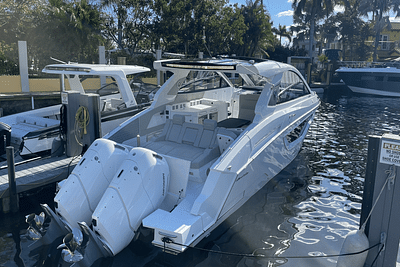 BOATZON | Cruisers Yachts 42 GLS Outboard 2024