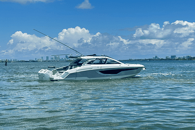 BOATZON | Cruisers Yachts 42 GLS Outboard 2024