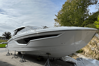 BOATZON | Cruisers Yachts 42 GLS Outboard 2025