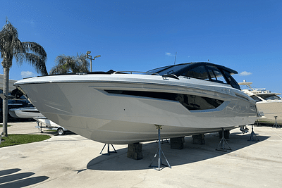 BOATZON | Cruisers Yachts 42 GLS South Beach Outboard 2024