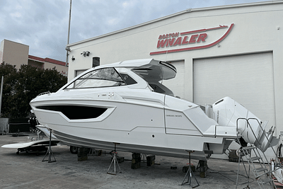 BOATZON | Cruisers Yachts 42 GLS Outboard 2024