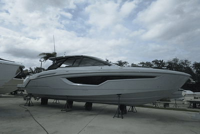 BOATZON | Cruisers Yachts 42GLSOB SB 2024