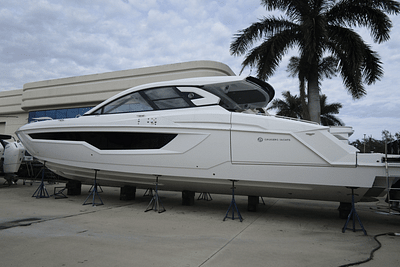 BOATZON | Cruisers Yachts 50 GLS Outboard 2024