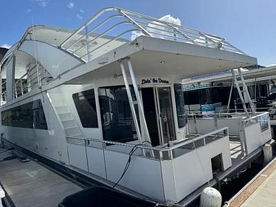 BOATZON | Destination Yachts houseboat 2018