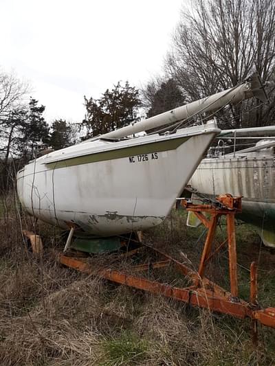 BOATZON | Erikson 232 Swing Keel 1970