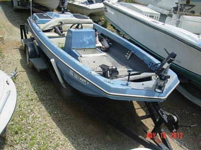 BOATZON | Fish Master Fish Master 16 Center Console Mercruiser 120 1975