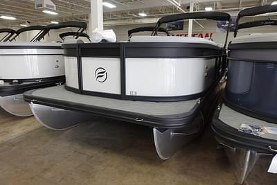 BOATZON | Flagship Pontoons D22 B 2024