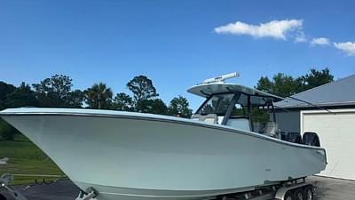 BOATZON | Front Runner 36 Center Console 2024