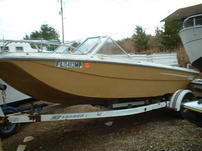 BOATZON | Galaxy Boats 17 720 Bowrider TriHull Volvo 125 1975