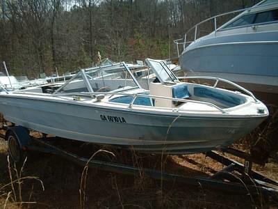 BOATZON | Galaxy Boats 700 VBR Bowrider Mercruiser 140 1978