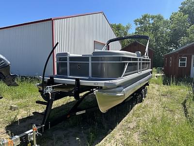 BOATZON | GODFREY 2286 SBX 115HP BUNK TRAILER 2024