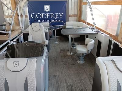 BOATZON | Godfrey Pontoons MC 235 MT 2022