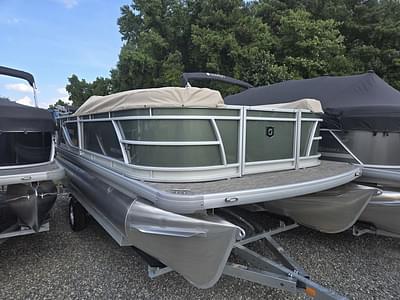 BOATZON | Godfrey Pontoons Sweetwater 2086 C 2024