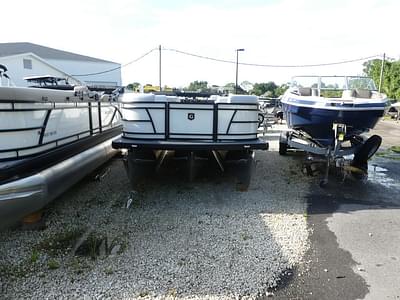 BOATZON | Godfrey Pontoons Sweetwater 2286 SFL 2025