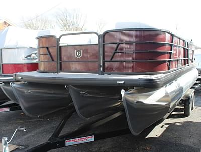 BOATZON | Godfrey Pontoons Sweetwater 2486 SB GTP 27 in Center Tube 2023