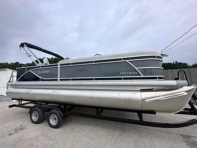 BOATZON | Godfrey Sweetwater 2286 Cruise  27 in ST Tritoon  Silver 2024