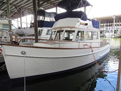 BOATZON | Grand Banks sedan 32 1986