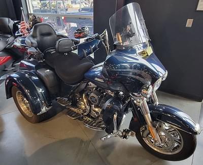 BOATZON | Harley-Davidson® TRIGLIDE TRIKE 2016