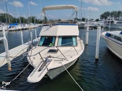 BOATZON | Hatteras 32 Flybridge Sportfish