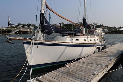 BOATZON | Herreshoff 37 Cat Ketch 1985