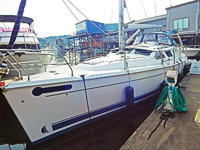 BOATZON | Hunter 44 Deck Salon 2007 BOATZON | Hunter 44 Deck Salon 2007