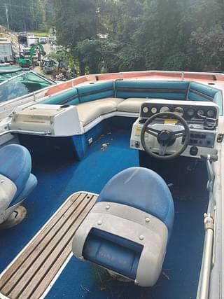 BOATZON | Hurricane 196 Sundeck Cobra v6 43 1989