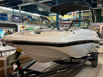 BOATZON | Hurricane SunDeck 187 IO 2023