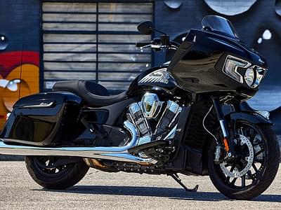 BOATZON | Indian Motorcycle® Challenger Black Metallic 2024