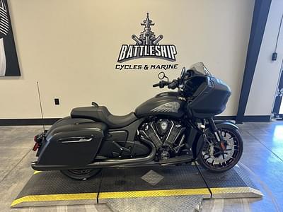 BOATZON | Indian Motorcycle® Challenger Dark Horse Black Smoke 2024