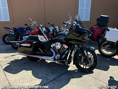 BOATZON | Indian Motorcycle® Challenger Limited Maroon Metallic 2022