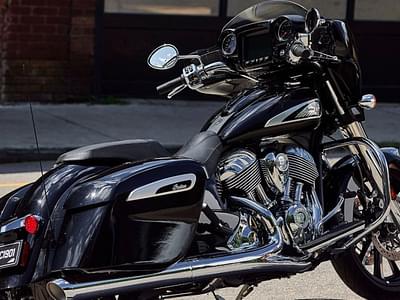 BOATZON | Indian Motorcycle® Chieftain Limited Black Metallic 2024