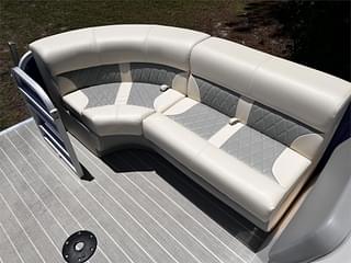 BOATZON | INTERNATIONAL PONTOON CORPORATION LEXINGTON MARINE GROUP 521 HPT TRITOON 2023