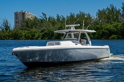 BOATZON | Intrepid 400 Center Console 2019