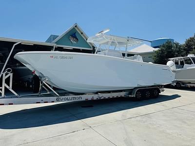 BOATZON | Invincible Boats 33 Catamaran 2023