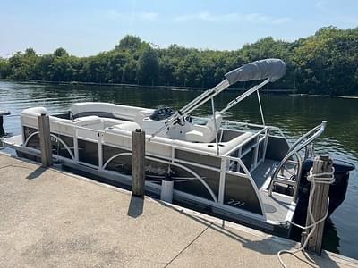 BOATZON | JC TriToon Marine Spirit 221 Two Tube 2020