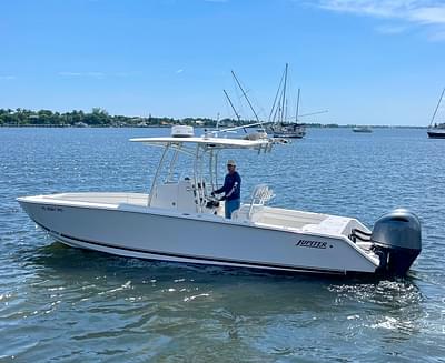 BOATZON | Jupiter 26 FS Center Console 2011