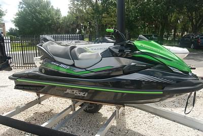 BOATZON | Kawasaki Jet Ski STX160LX 2020