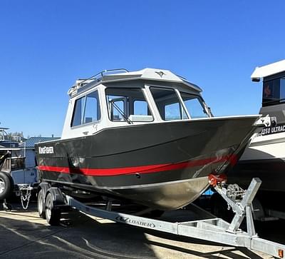 BOATZON | KingFisher 2225 Escape HT 2025 BOATZON | KingFisher 2225 Escape HT 2025