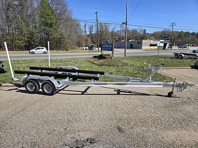 BOATZON | Load Rite Aluminum Tandem Axle Skiff LRAS22T5200102TSSB1 2022