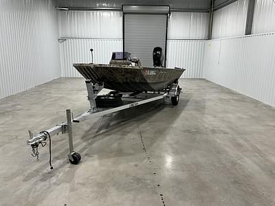 BOATZON | Lund 1760 Predator Tiller 2021