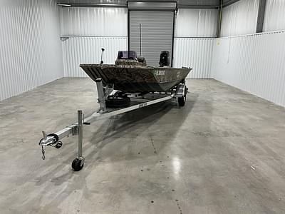 BOATZON | Lund 1760 Predator Tiller 2021