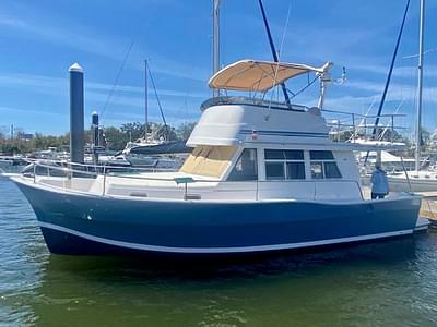 BOATZON | Mainship 390 Trawler