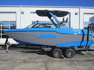 BOATZON | Malibu Boats M220 2022