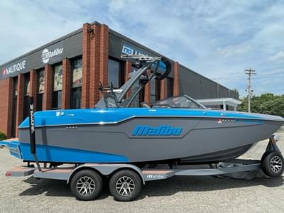 BOATZON | Malibu Boats M220 2022