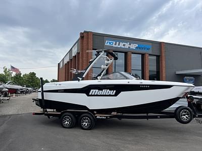 BOATZON | Malibu Boats M220 2022