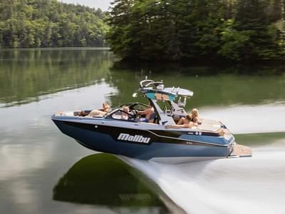 BOATZON | Malibu Boats M220 2023