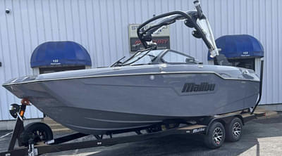 BOATZON | Malibu Boats M220 2023