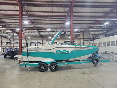 BOATZON | Malibu Boats M220 2023