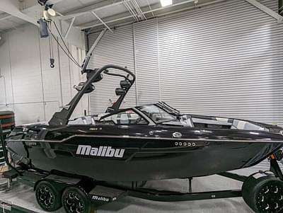 BOATZON | Malibu Boats M220 2023