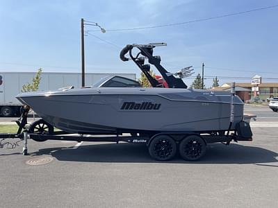 BOATZON | Malibu Boats M220 2023